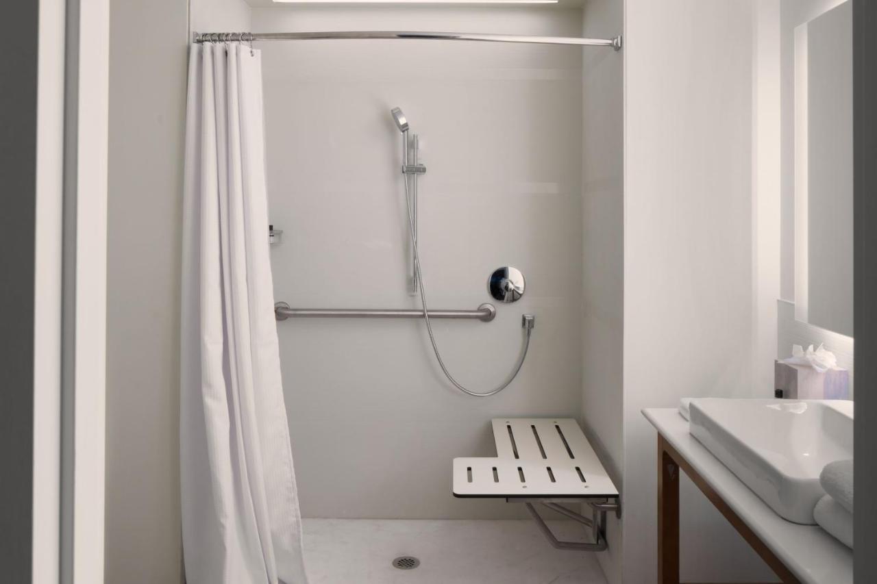 Element Downtown 3*